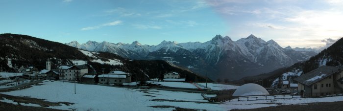 Panorama su Lignan e sui monti della valle centrale (32185 bytes)